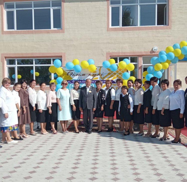 2022-2023 оқу жылындағы № 34 жалпы орта білім беретін мектебінің ұжымы.